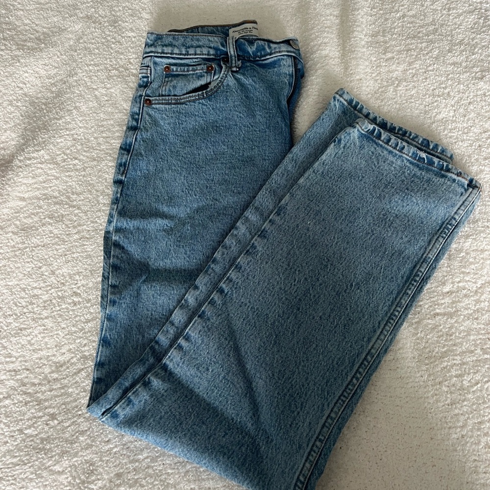 Abercrombie & Fitch The 90s Straight Ultra High Rise Curve Love